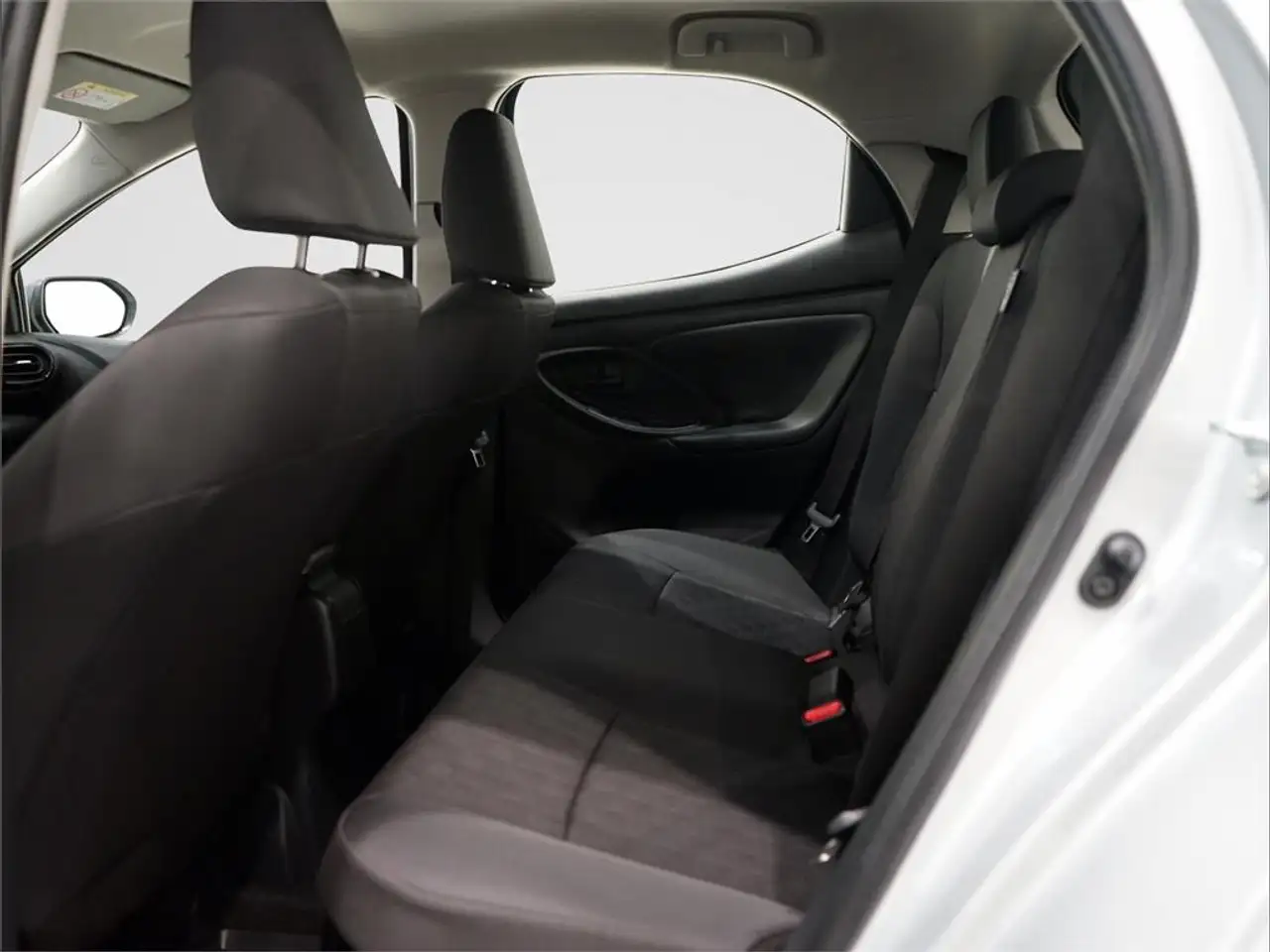 Toyota Yaris 120H 1.5 Active Plus — معرض صور السيارة 11
