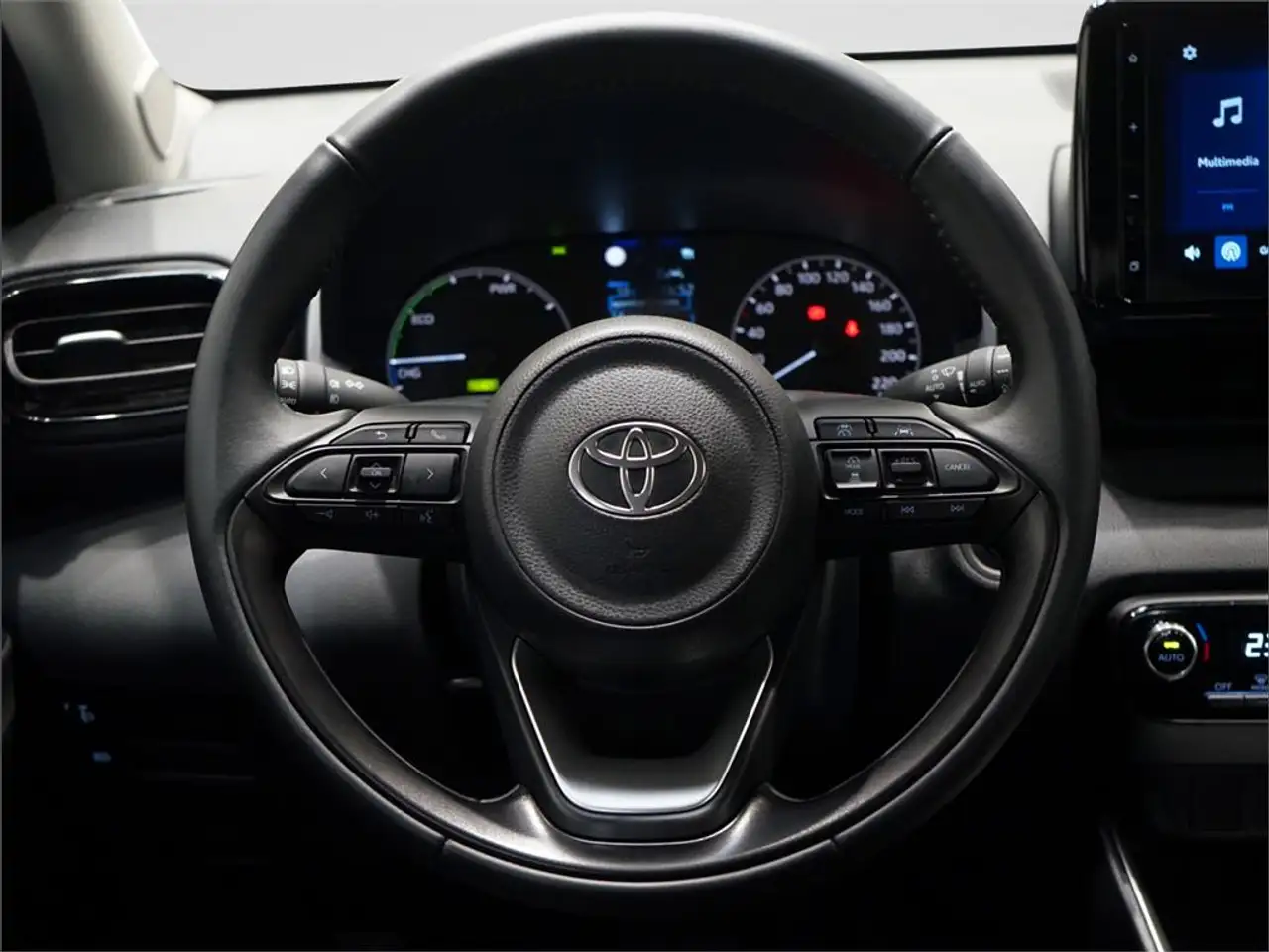 Toyota Yaris 120H 1.5 Active Plus — معرض صور السيارة 13