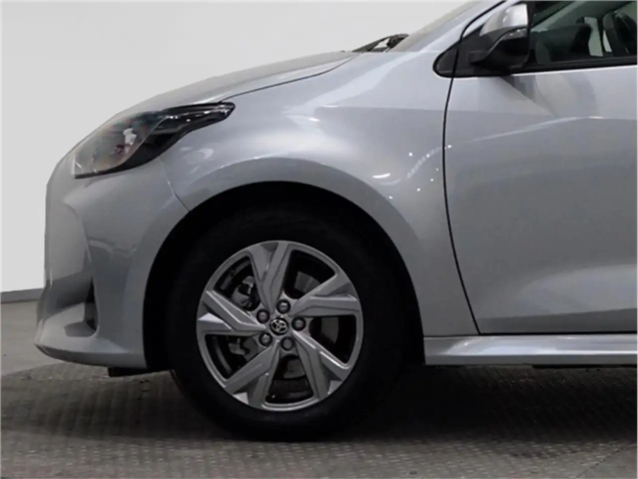Toyota Yaris 120H 1.5 Active Plus — معرض صور السيارة 16
