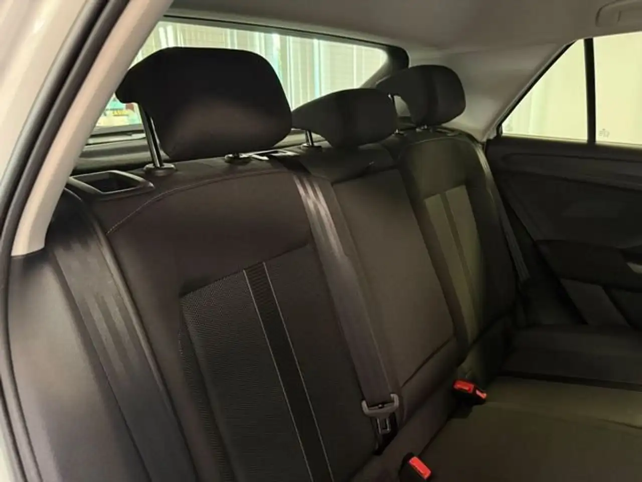 Volkswagen T-Roc 2.0TDI Life 85kW — معرض صور السيارة 28