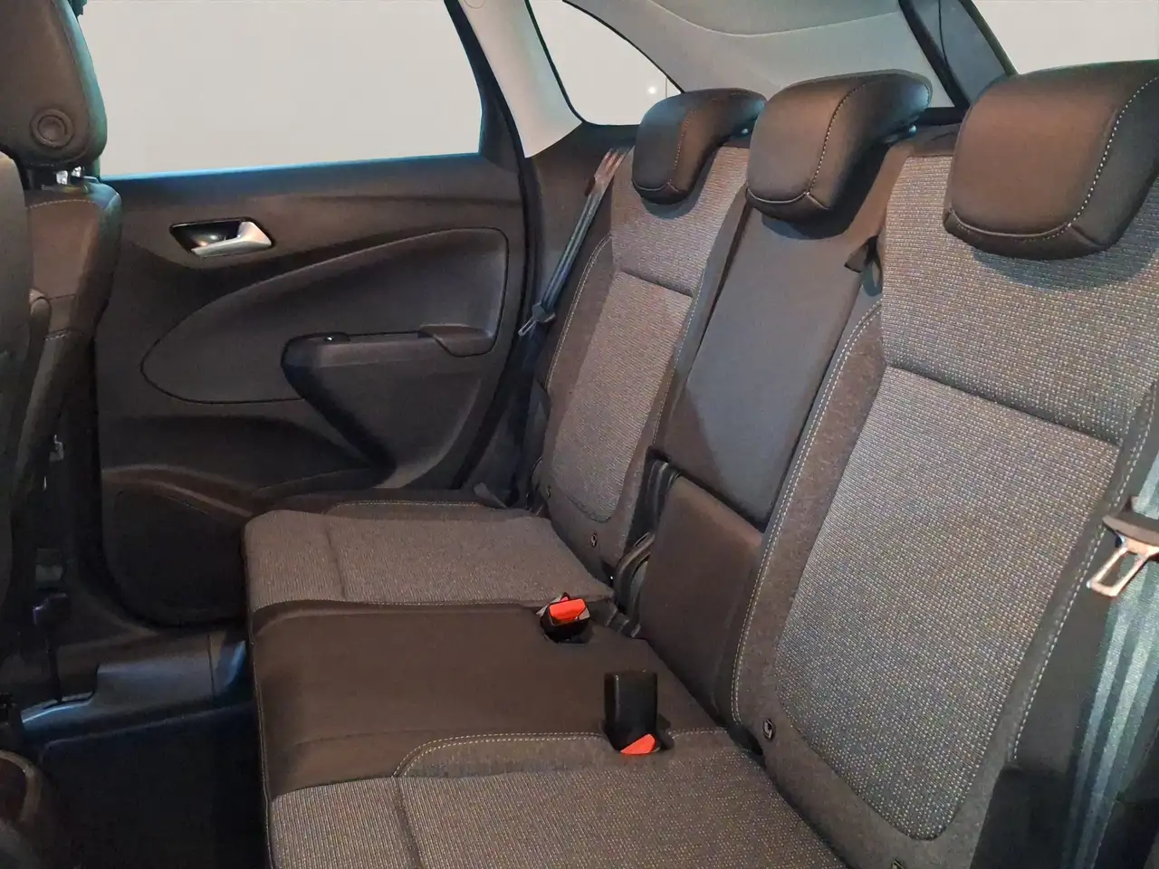 Opel Crossland 1.2 Turbo Elegance Paket LED+Navi+SHZ — Galería del vehículo 12