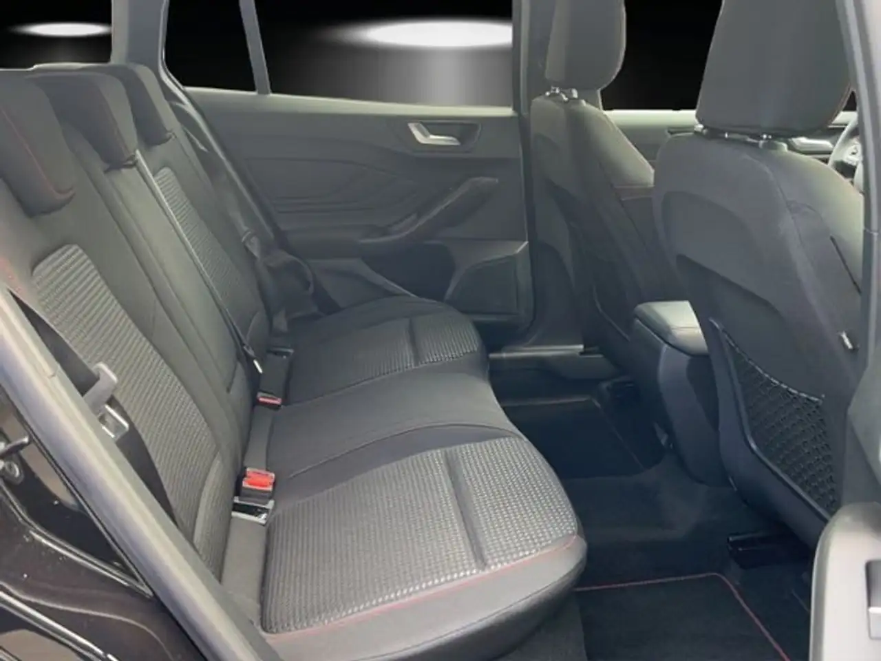 Ford Focus Turnier ST-Line X MHEV 18Zoll WinterPaket — Vehicle gallery 9
