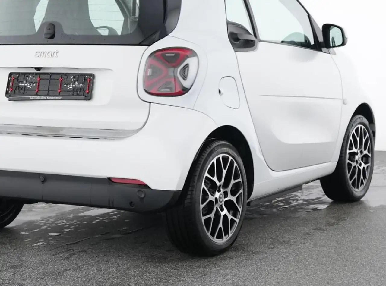smart forTwo EQ coupe prime EXCLUSIVE:JUST WHITE-TWICE — Vehicle gallery 5