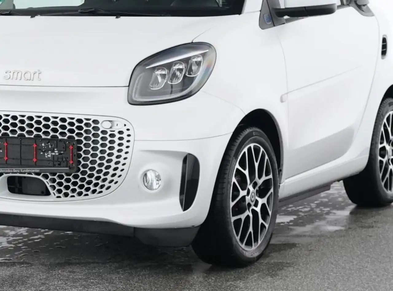 smart forTwo EQ coupe prime EXCLUSIVE:JUST WHITE-TWICE — Vehicle gallery 4