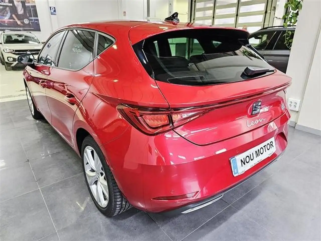 SEAT Leon 1.5 e-Hybrid S&S FR XM DSG-6 204 — Galerie du véhicule 5