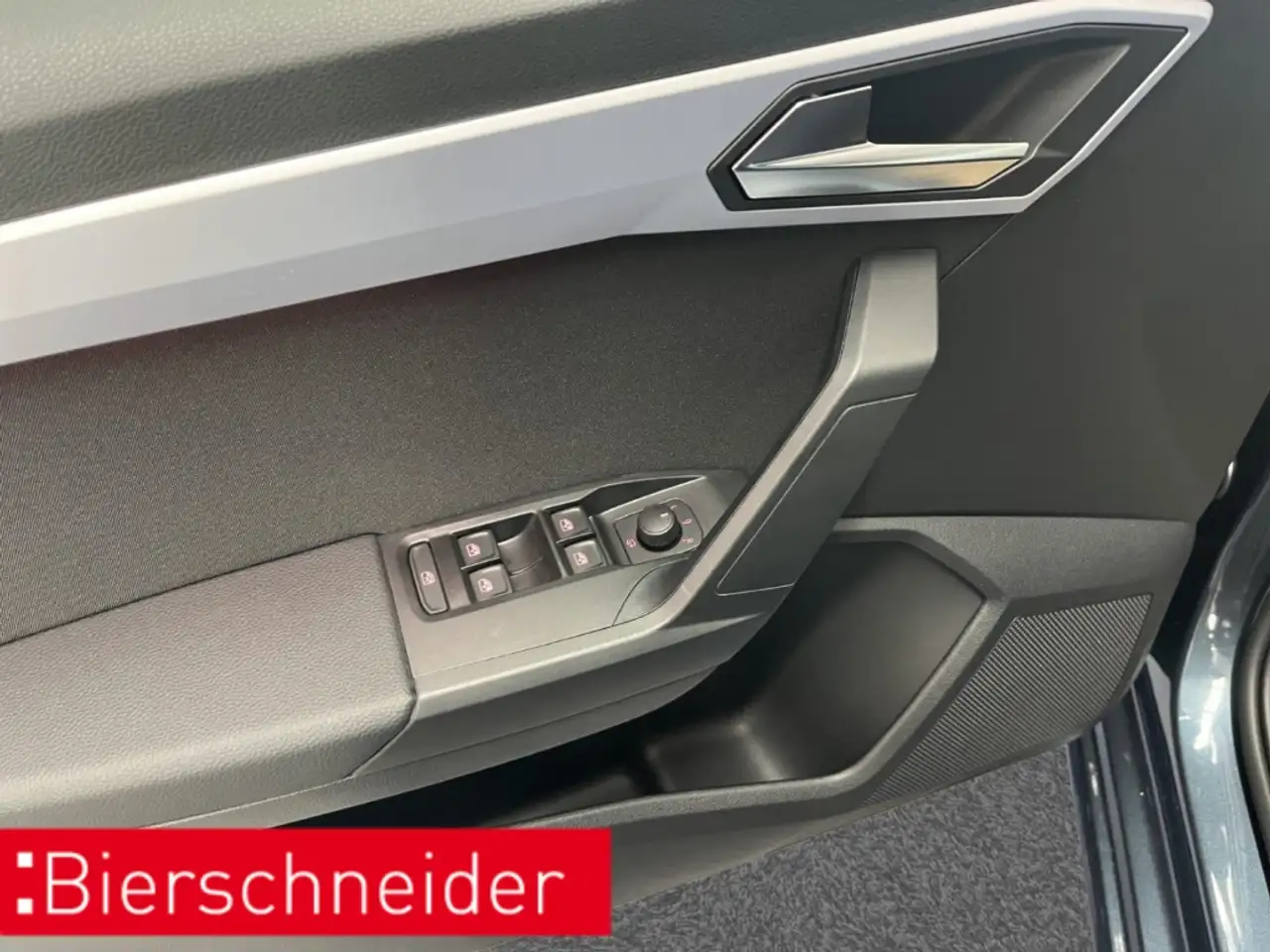 SEAT Ibiza 1.0 TSI DSG FR NAVI DAB PDC SHZ — Vehicle gallery 31