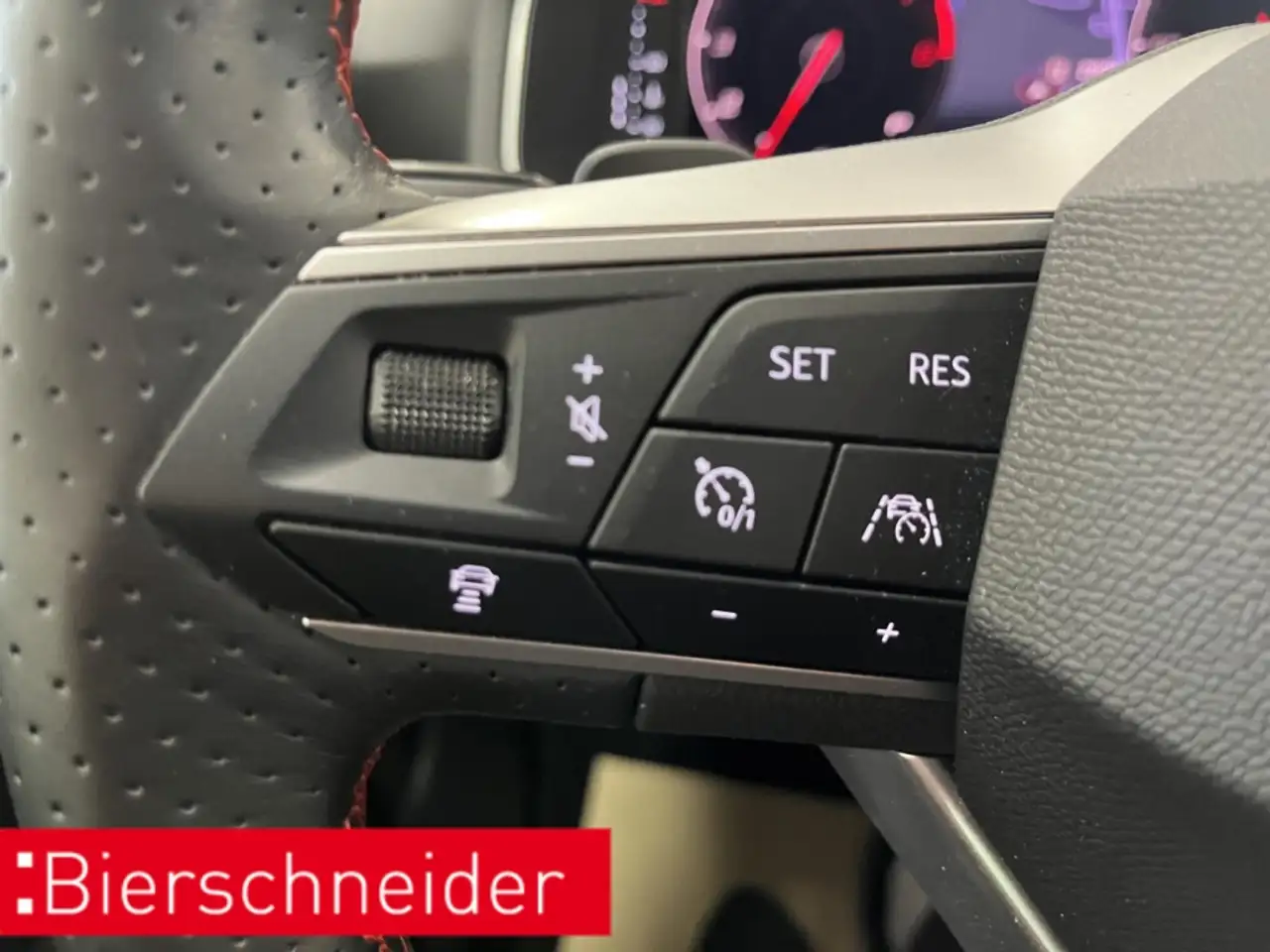 SEAT Ibiza 1.0 TSI DSG FR NAVI DAB PDC SHZ — Vehicle gallery 36