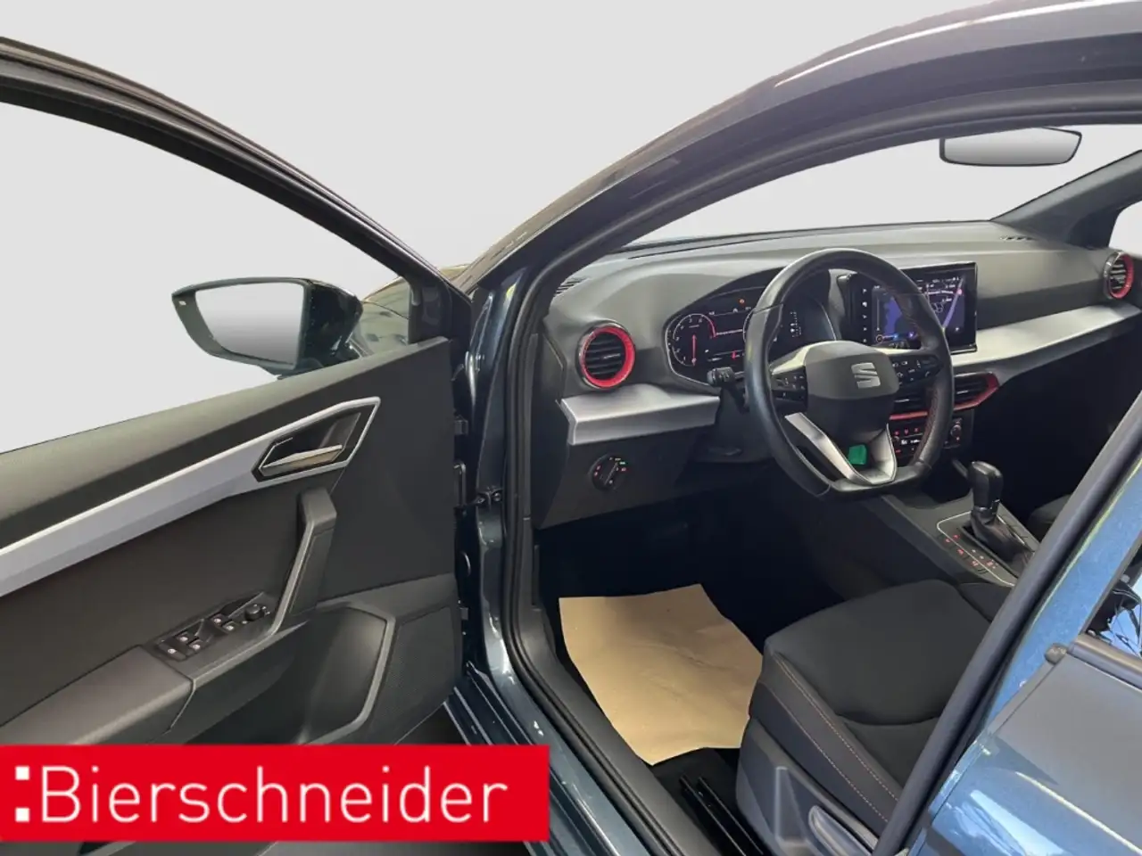 SEAT Ibiza 1.0 TSI DSG FR NAVI DAB PDC SHZ — Vehicle gallery 32