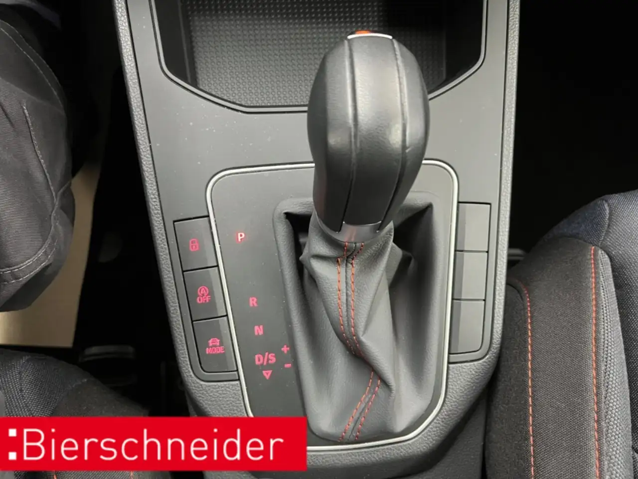 SEAT Ibiza 1.0 TSI DSG FR NAVI DAB PDC SHZ — Vehicle gallery 25