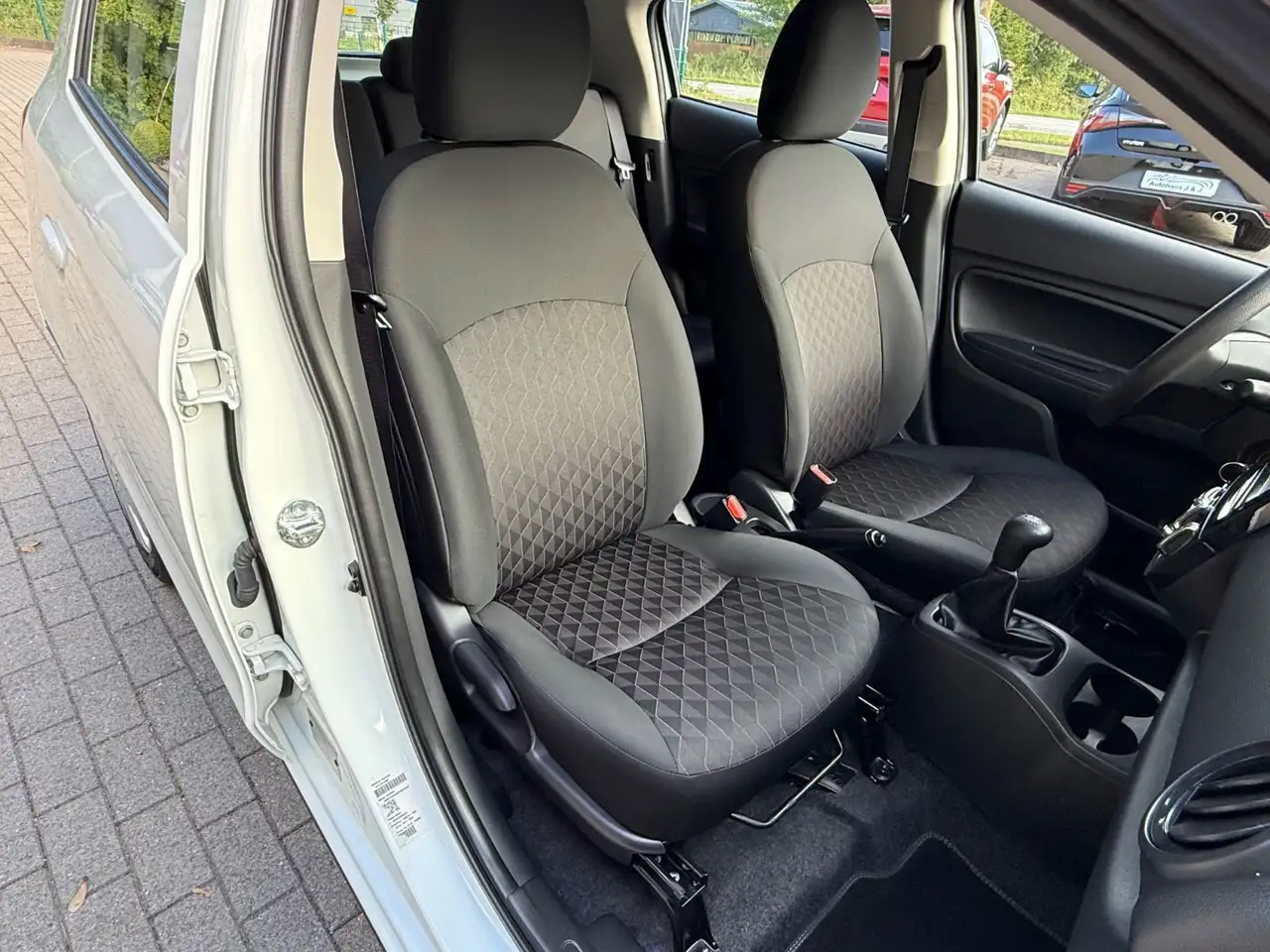 Mitsubishi Space Star Select 1.2 Bluetooth/ABS/ISOFIX/KLIMA — Galería del vehículo 9