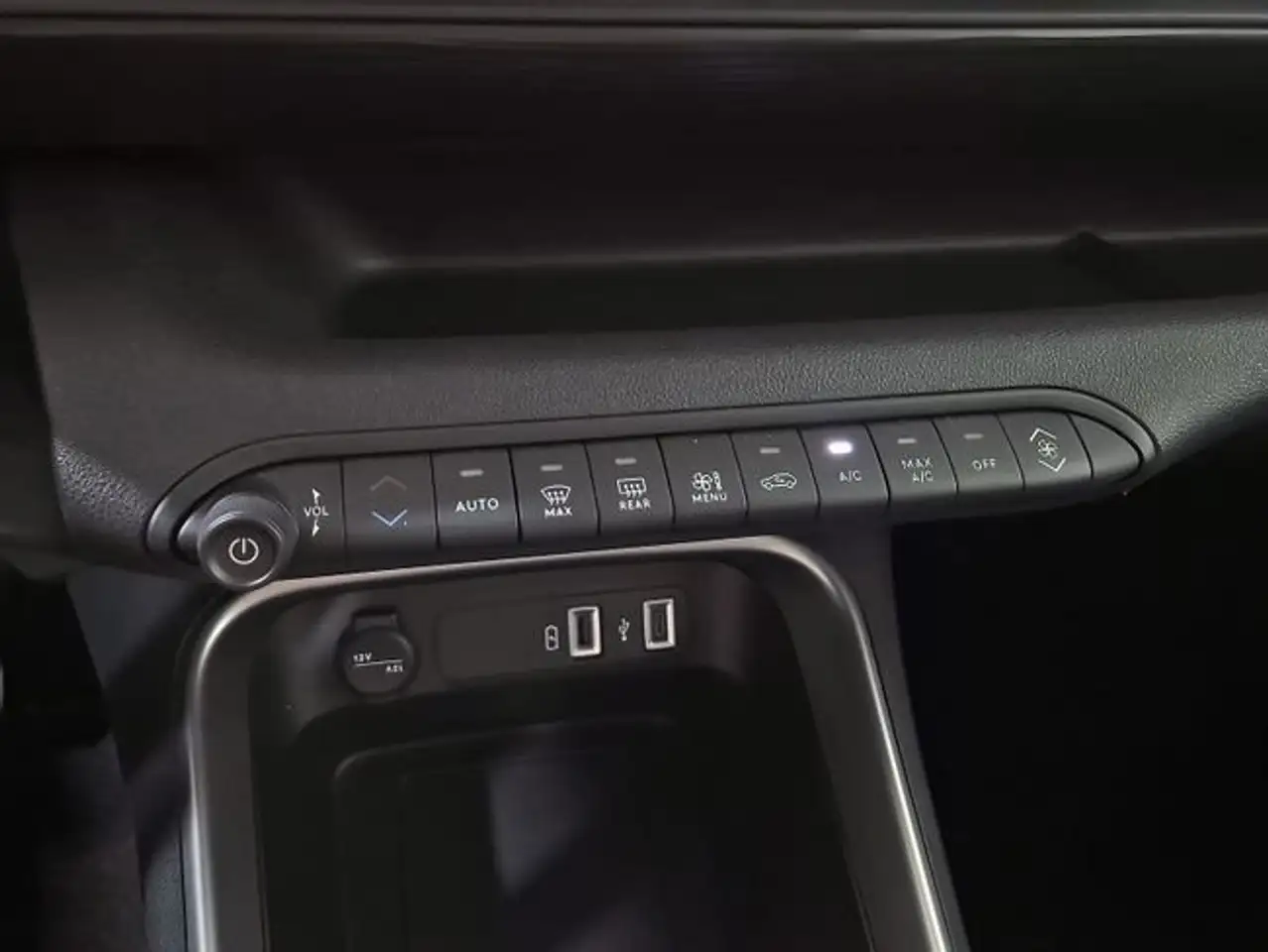 Jeep Avenger 1.2 Altitude 74KW — Galerie du véhicule 28