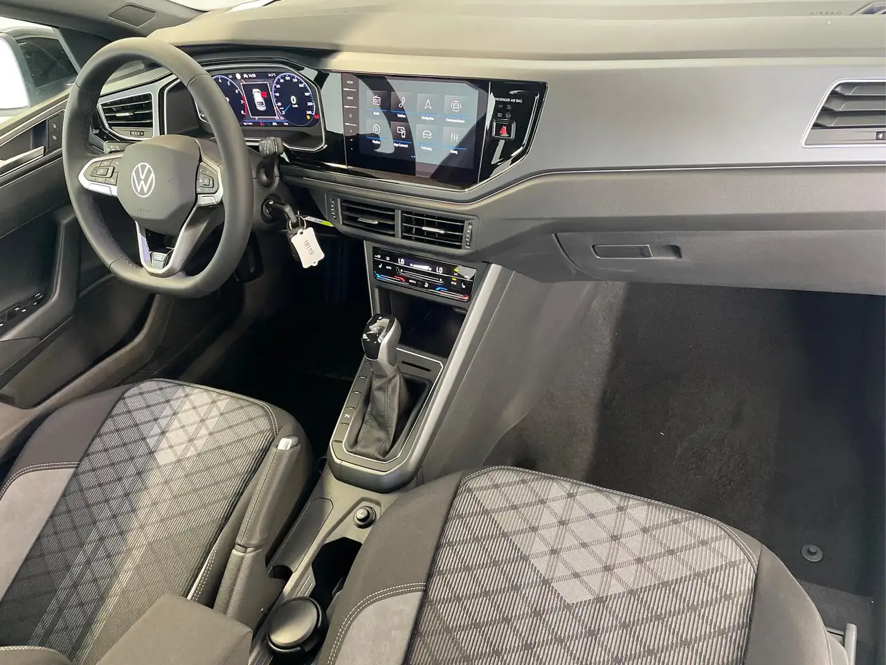 Volkswagen Taigo R-Line 1.0 TSI DSG AHK+NaviPro+IQ.Light+Drive+A... — Galería del vehículo 14