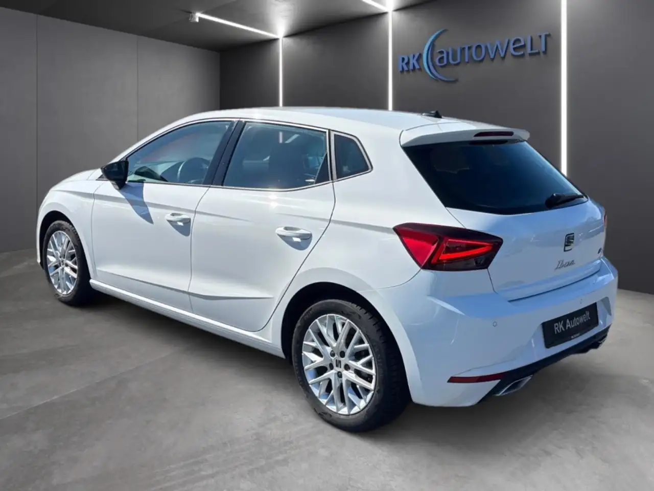 SEAT Ibiza 1.0 TSI FR LED Navi Dinamica Beats Kamera — Galería del vehículo 5