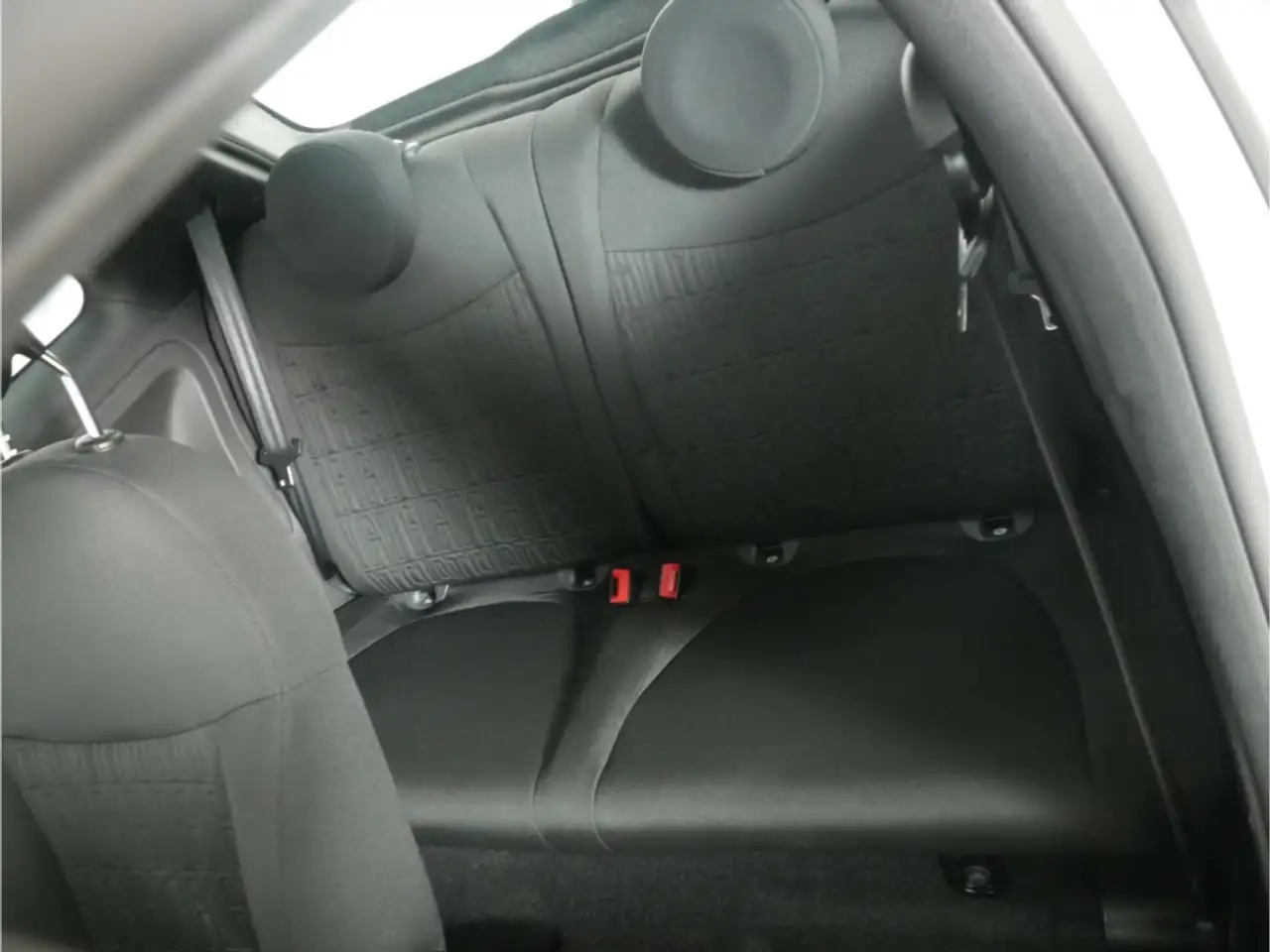 Fiat 500 1.0 GSE Hybrid Dolcevita 6-Gang Alu/NAV/PDC — معرض صور السيارة 15
