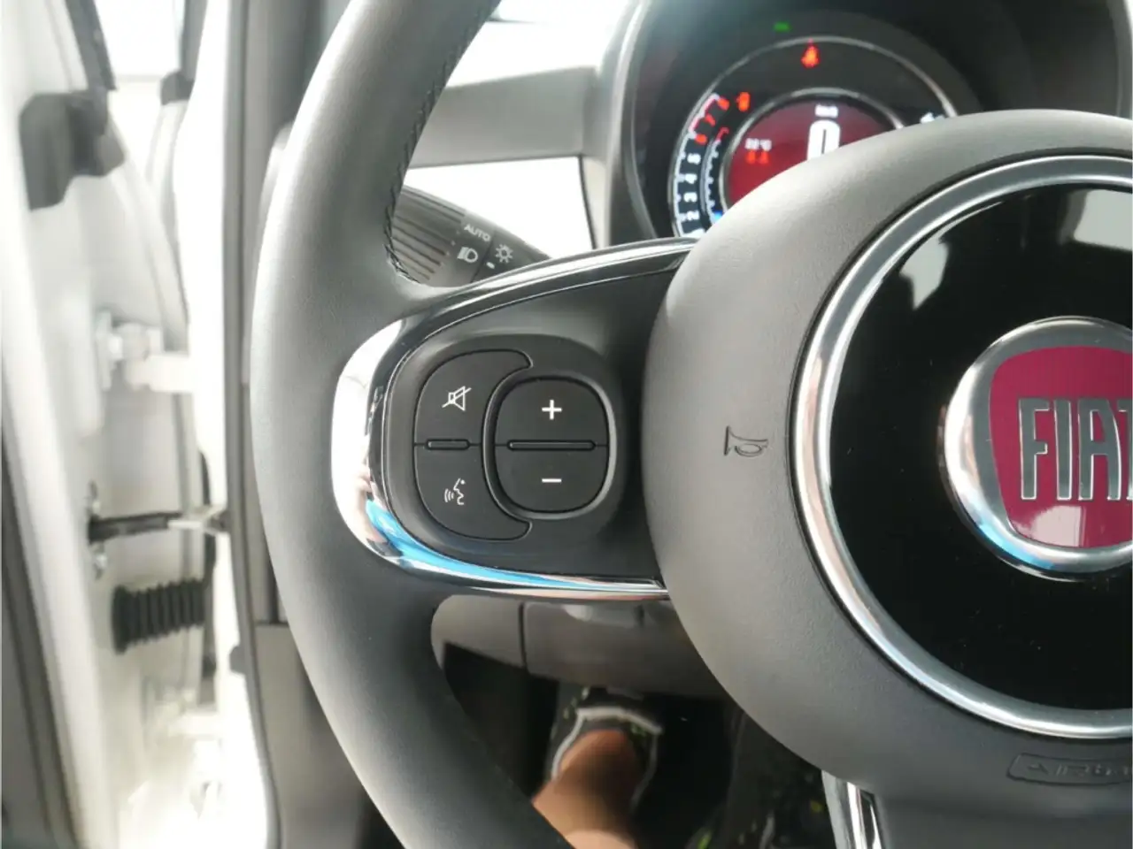 Fiat 500 1.0 GSE Hybrid Dolcevita 6-Gang Alu/NAV/PDC — معرض صور السيارة 11
