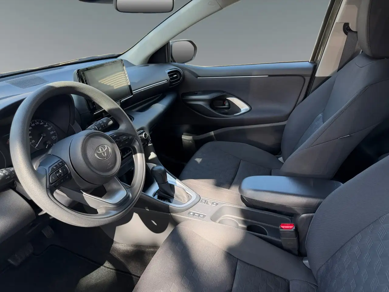 Toyota Yaris 1.5 Comfort *CARPLAY&AA* — Vehicle gallery 10