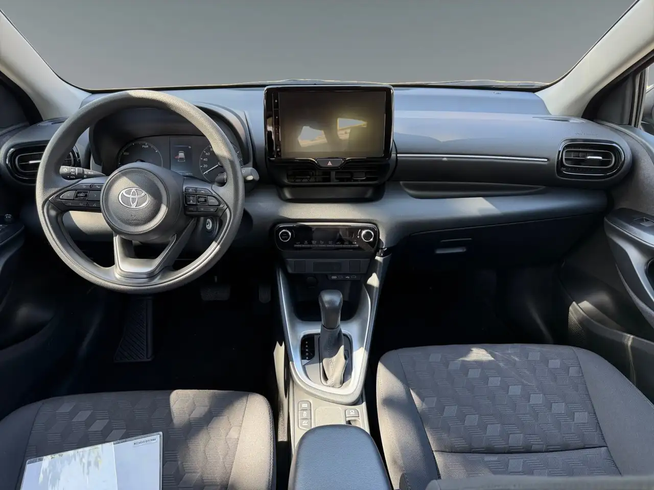 Toyota Yaris 1.5 Comfort *CARPLAY&AA* — Vehicle gallery 11