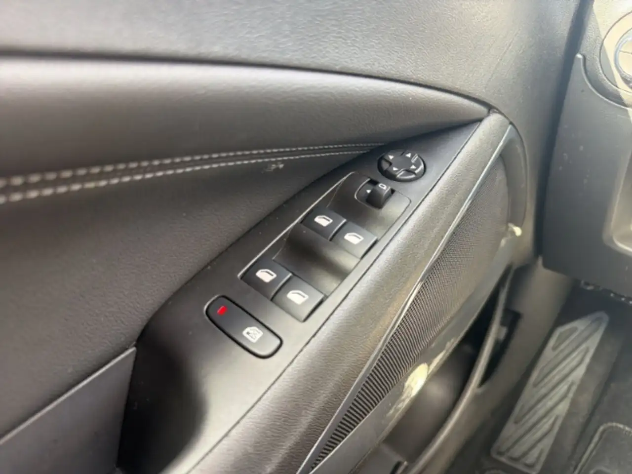 Opel Crossland Elegance 1.2 LED - Bluetooth - Apple CarPlay - Reg — معرض صور السيارة 25