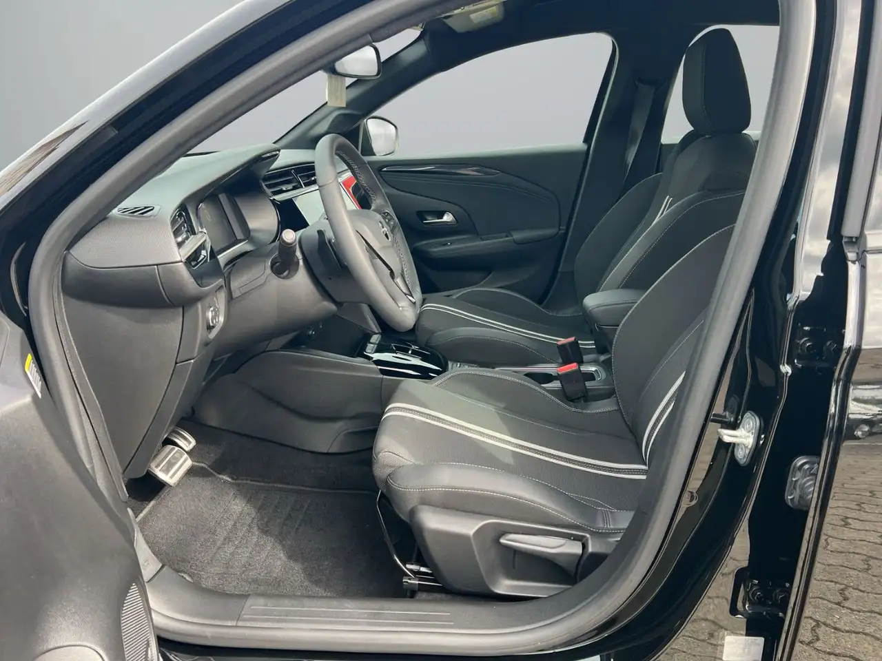 Opel Corsa 1.2 Turbo GS LED+SHZ+DAB+Kam.+KlimaA — Galería del vehículo 11