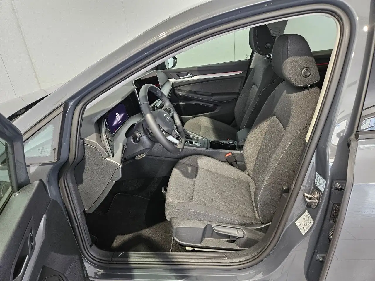 Volkswagen Golf 1.5 eTSI Life DSG PanoD LED HuD ACC Navi RFK — معرض صور السيارة 4