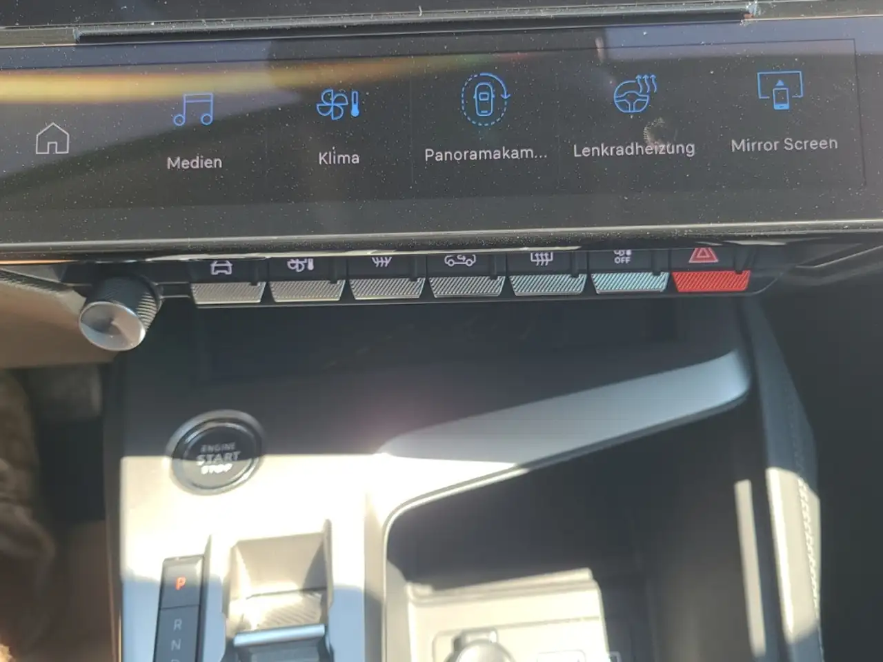 Peugeot 408 Allure PT 130 EAT8 AHK LED ACC Navi Memory Sitze 3 — Galería del vehículo 17