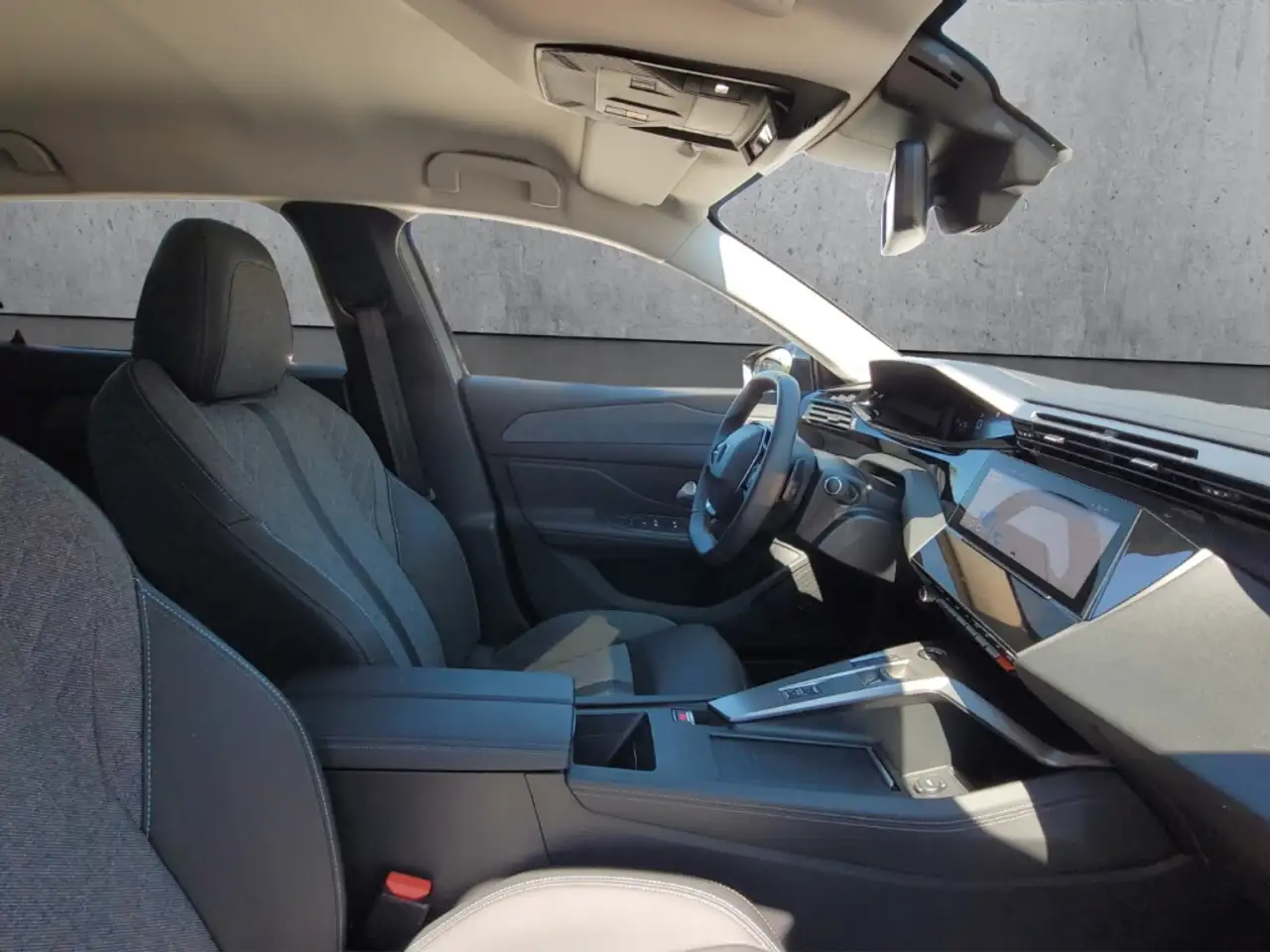 Peugeot 408 Allure PT 130 EAT8 AHK LED ACC Navi Memory Sitze 3 — Galería del vehículo 13
