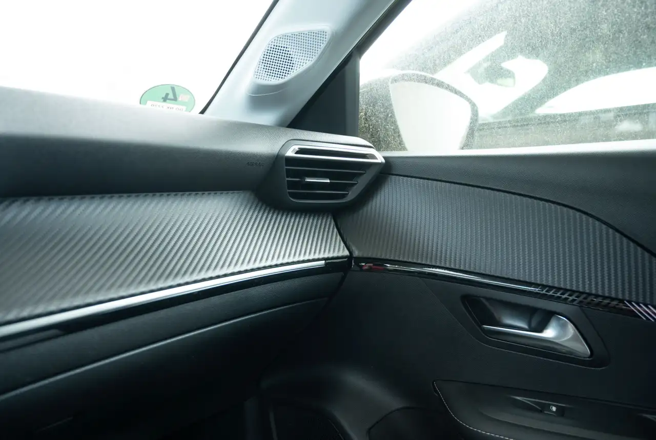 Peugeot 208 Allure 1.2 Hybrid 100 e-DSC6 *DAB*SHZ*KEYLESS* — Galerie du véhicule 8