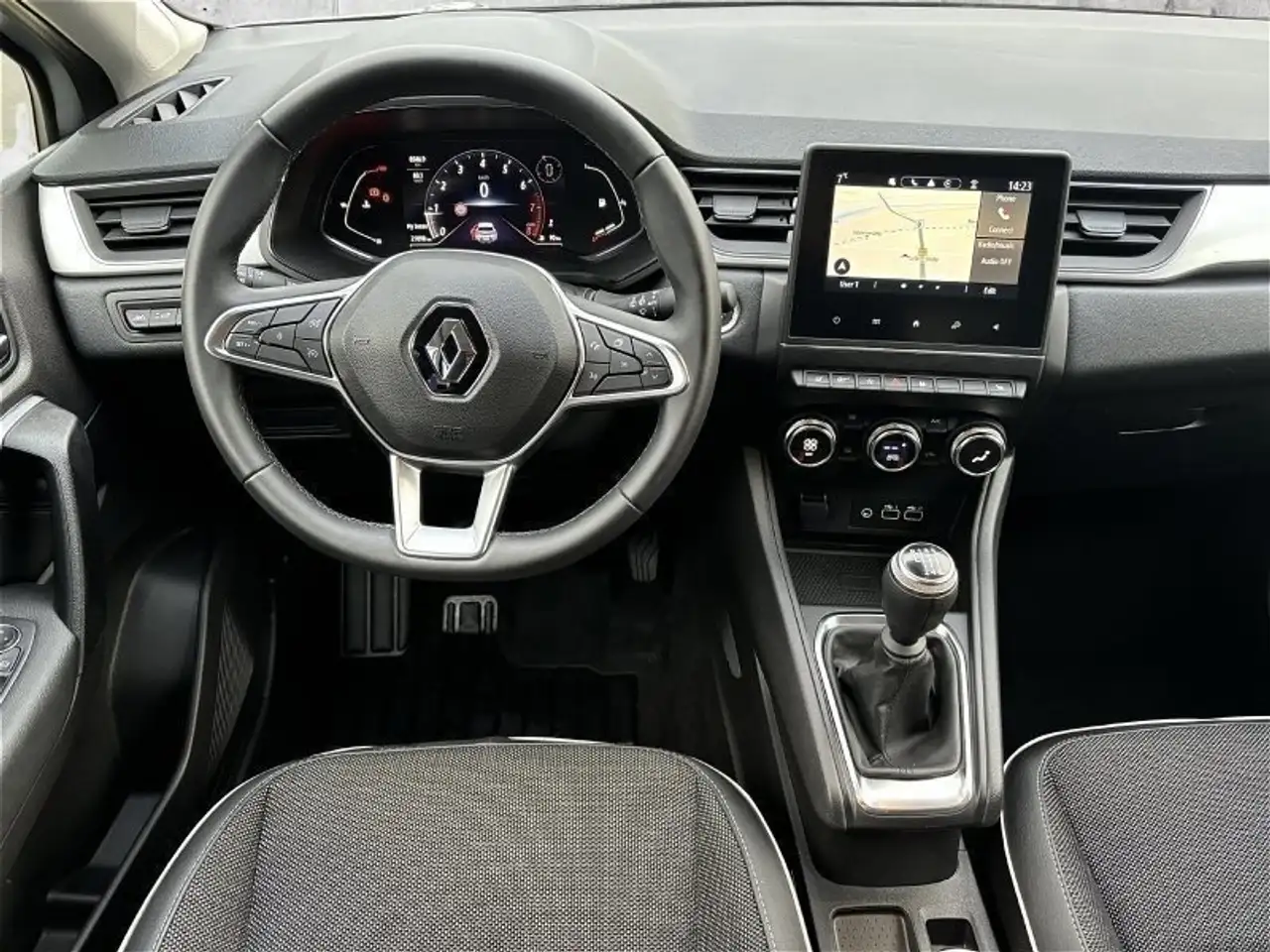 Renault Captur II Techno DAB LED RFK Klimaaut. PDC — Vehicle gallery 6