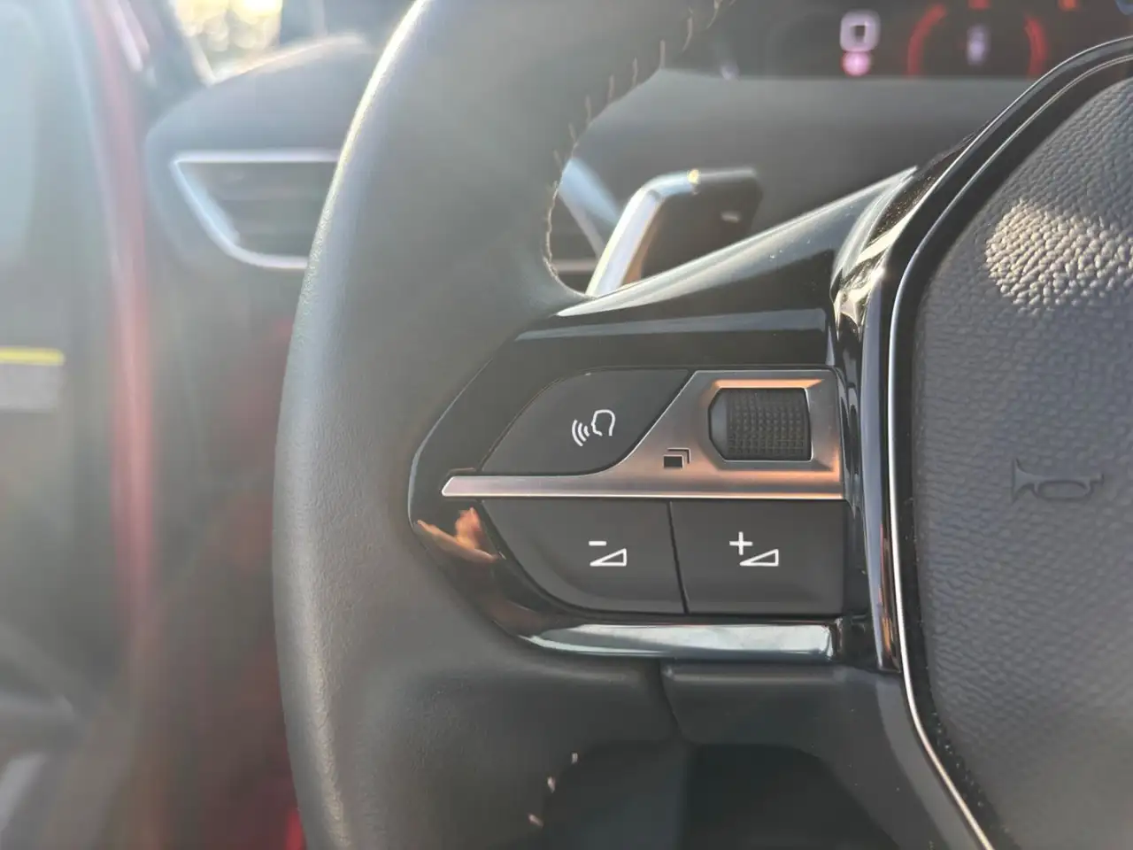 Peugeot 3008 Hybrid 136 e-DSC6 Allure Pack — Galería del vehículo 19