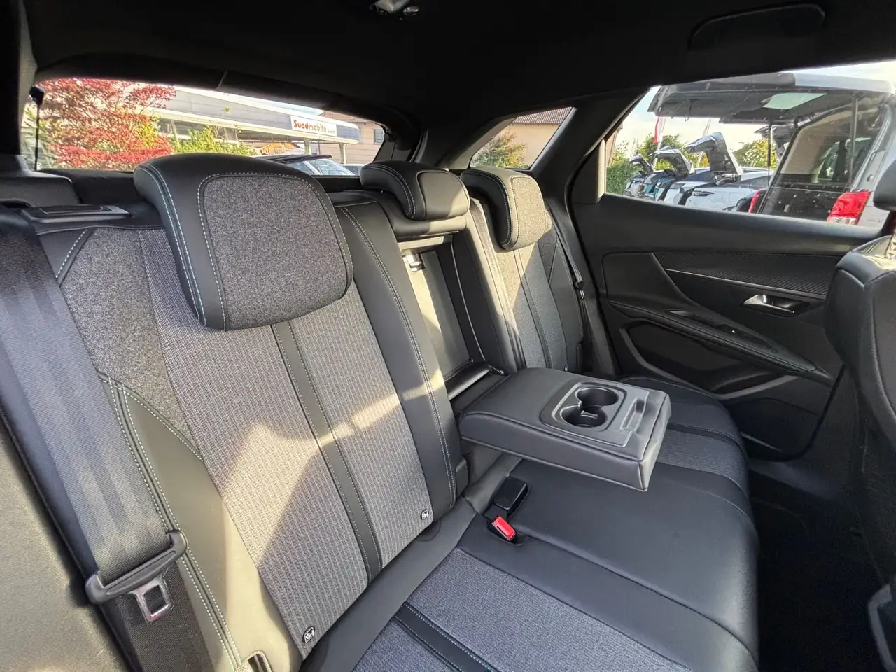 Peugeot 3008 Hybrid 136 e-DSC6 Allure Pack — Galería del vehículo 14