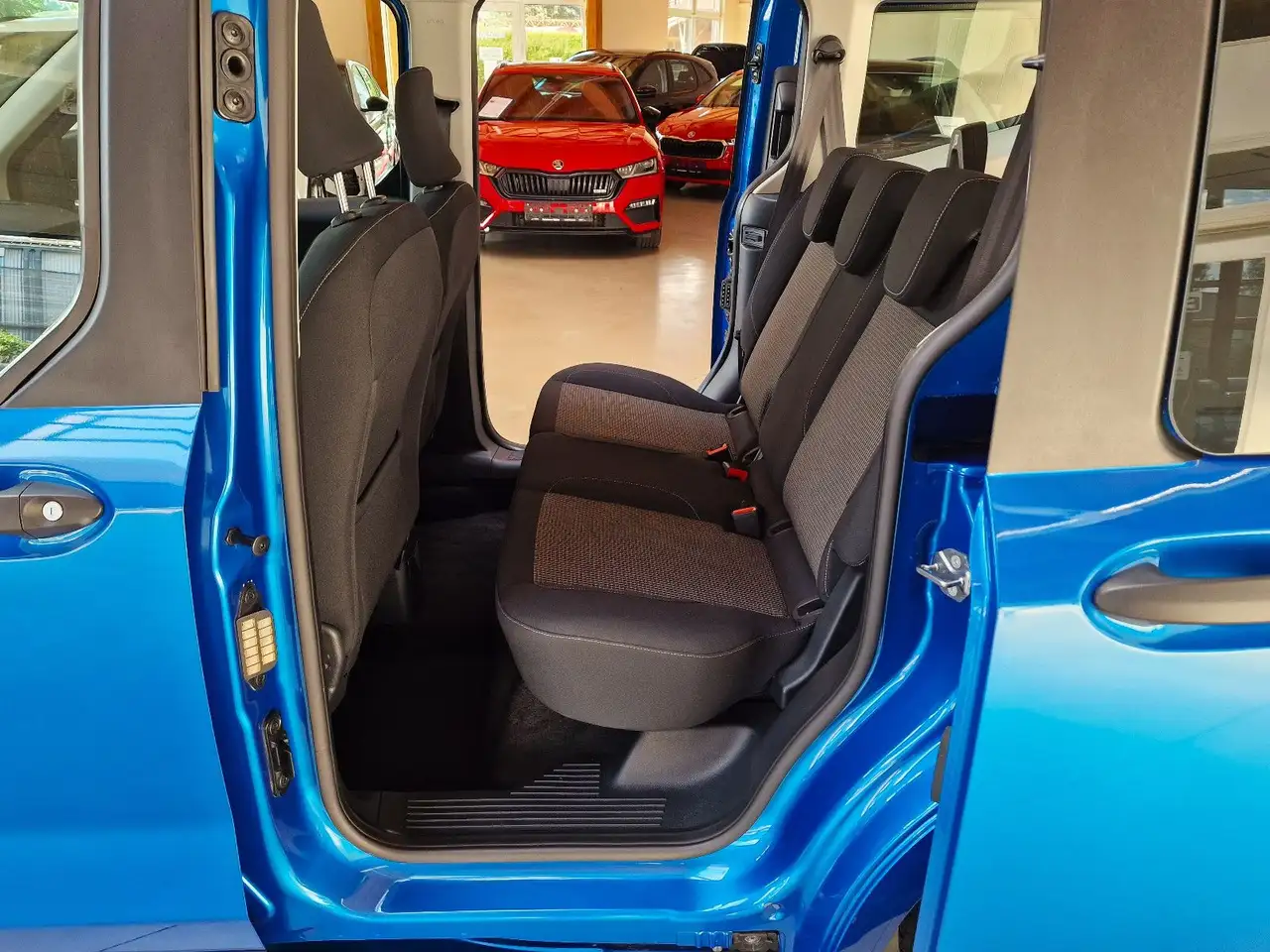 Ford Tourneo Courier Trend Automatik 5J-GAR PDC — Vehicle gallery 14