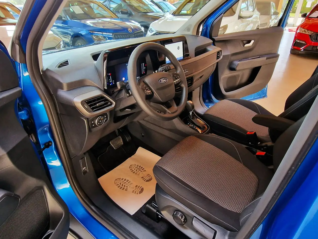 Ford Tourneo Courier Trend Automatik 5J-GAR PDC — Vehicle gallery 10