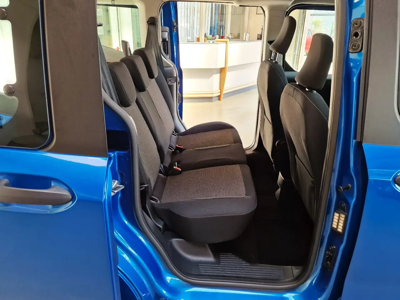 Ford Tourneo Courier Trend Automatik 5J-GAR PDC — Vehicle gallery 13
