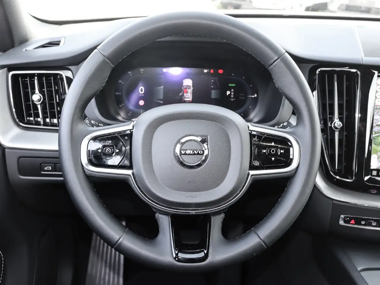 Volvo XC60 Plus Dark Recharge Plug-In Hybrid AWD T8 Twin Engi — معرض صور السيارة 6