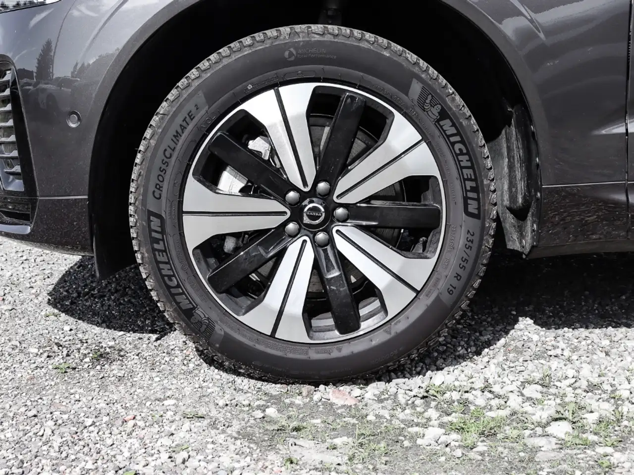 Volvo XC60 Plus Dark Recharge Plug-In Hybrid AWD T8 Twin Engi — معرض صور السيارة 3