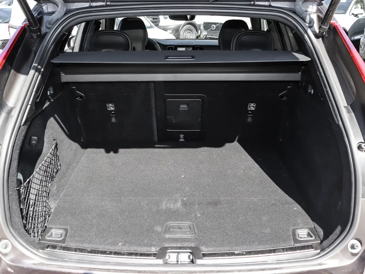 Volvo XC60 Plus Dark Recharge Plug-In Hybrid AWD T8 Twin Engi — معرض صور السيارة 15