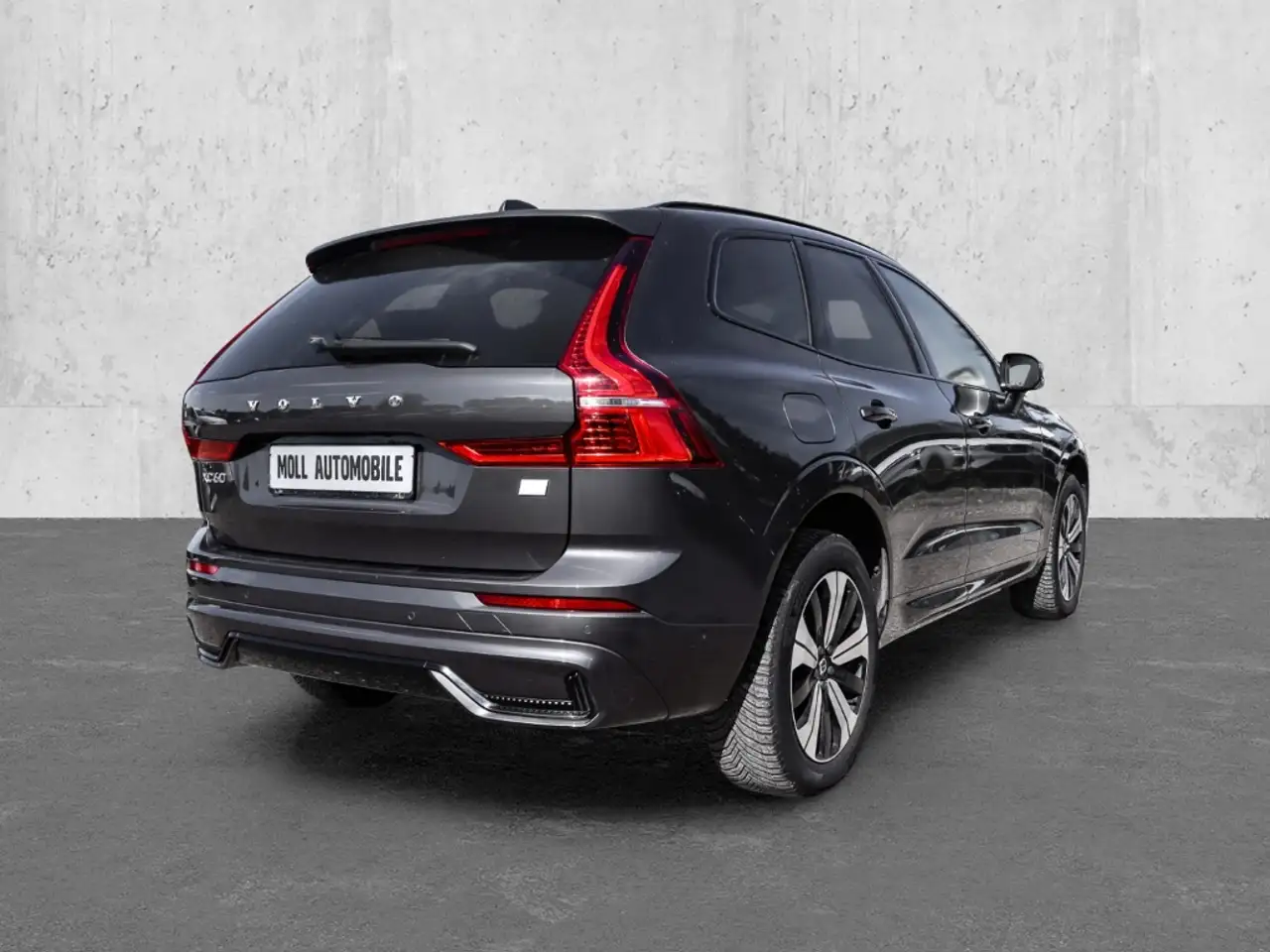 Volvo XC60 Plus Dark Recharge Plug-In Hybrid AWD T8 Twin Engi — معرض صور السيارة 2