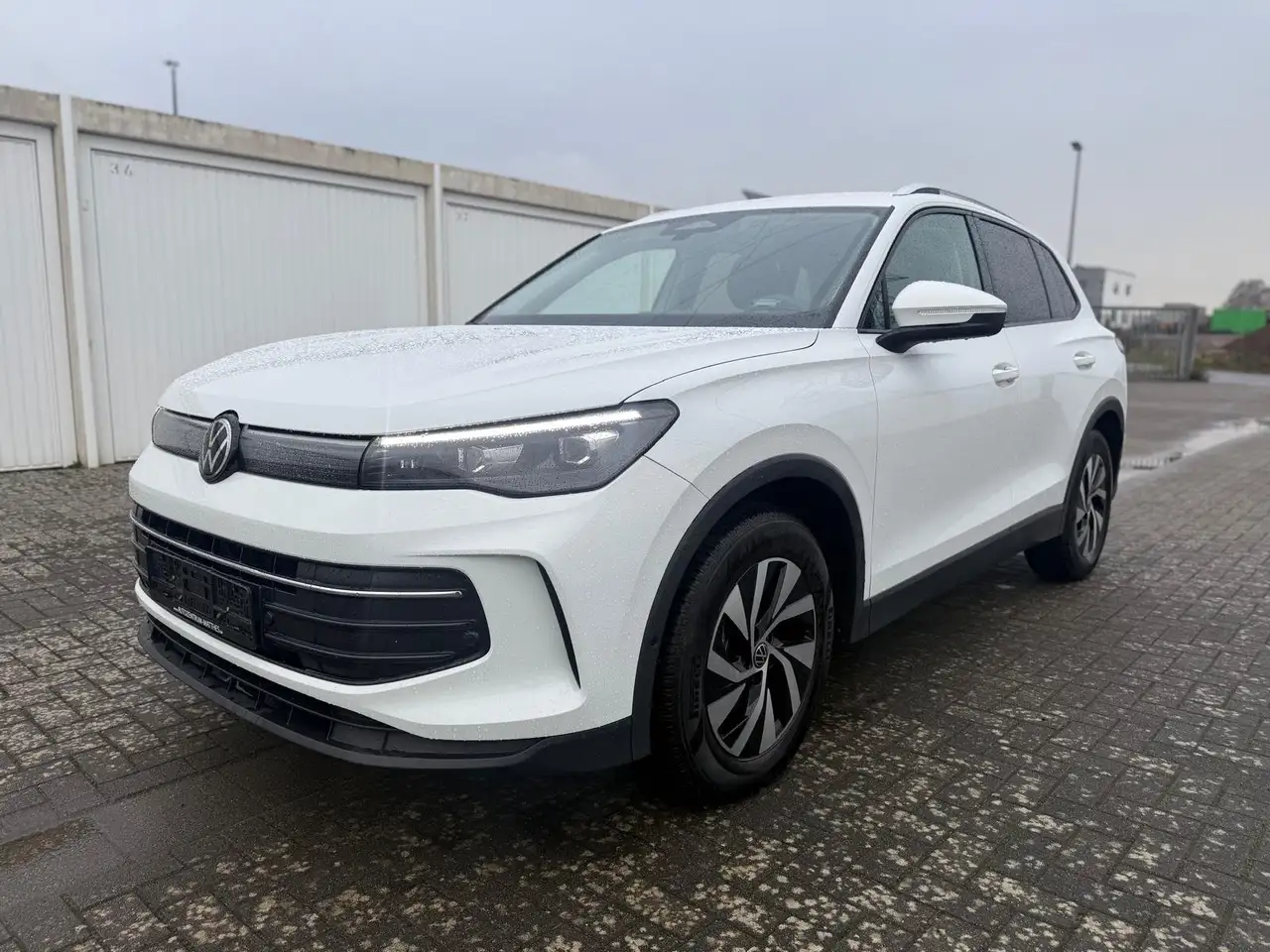 Volkswagen Tiguan 1.5 eTSI 110 kW Life Design & Komfort Paket — معرض صور السيارة 2