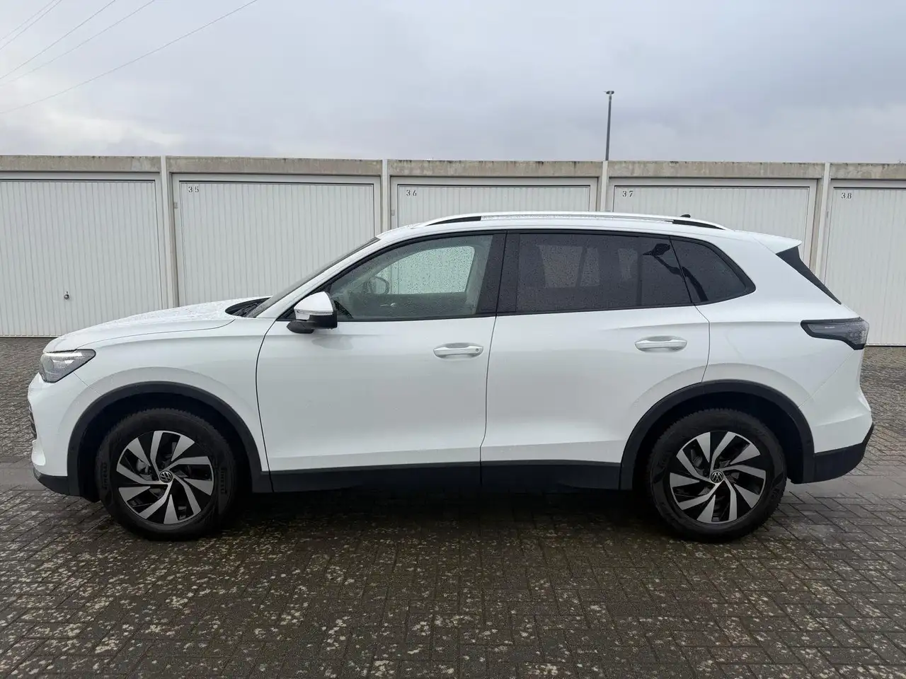 Volkswagen Tiguan 1.5 eTSI 110 kW Life Design & Komfort Paket — معرض صور السيارة 3