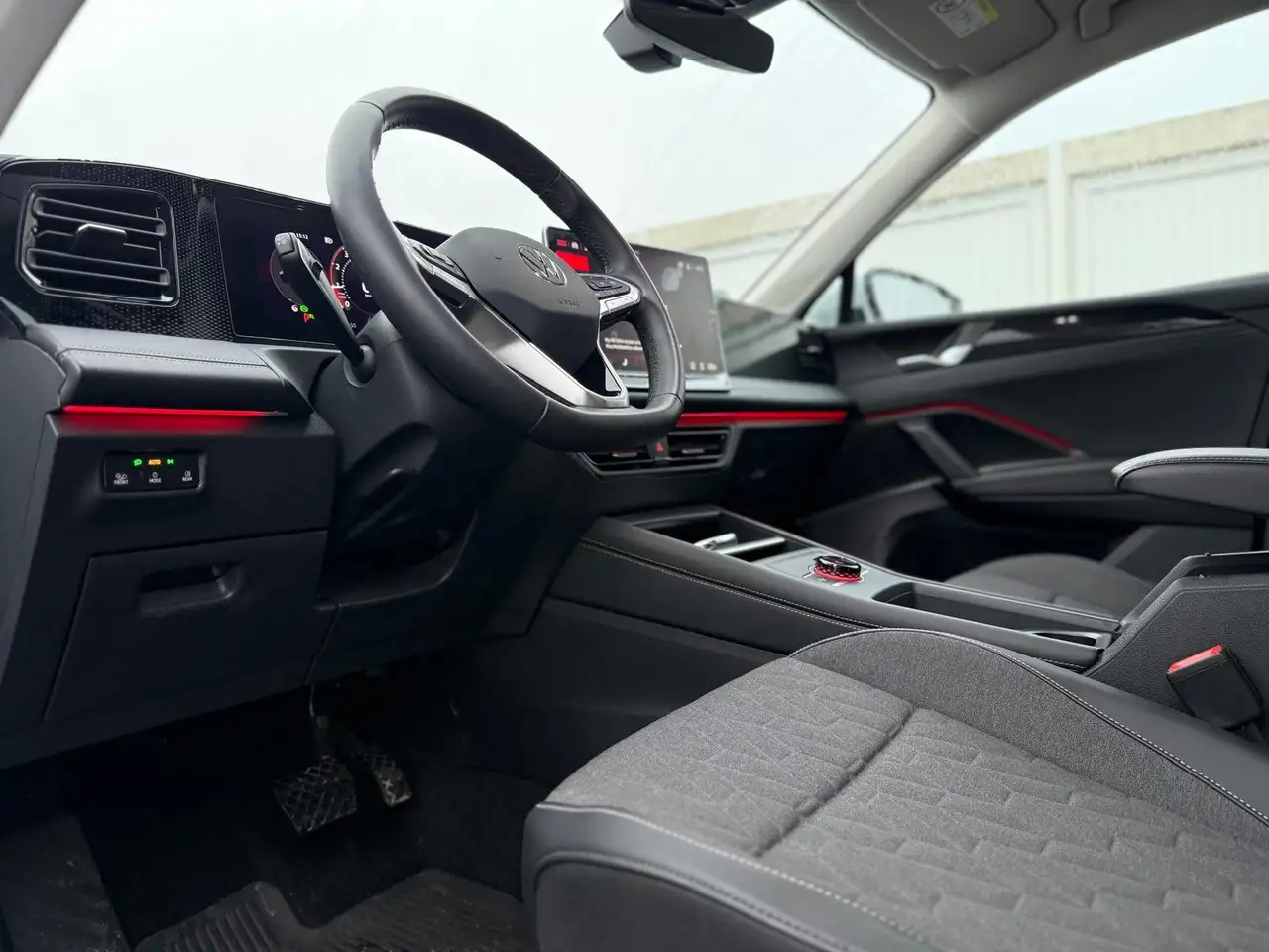 Volkswagen Tiguan 1.5 eTSI 110 kW Life Design & Komfort Paket — معرض صور السيارة 14