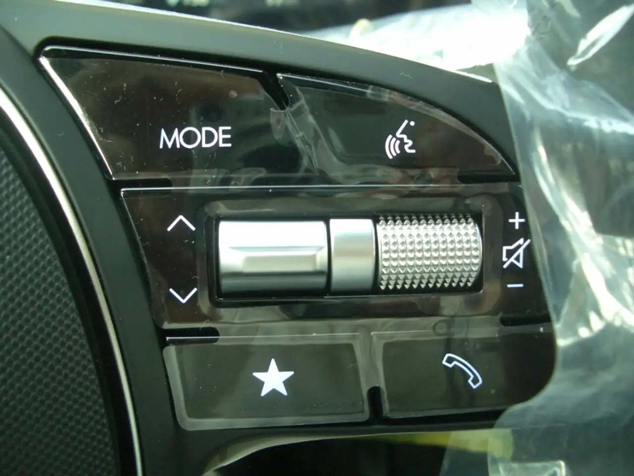 Hyundai IONIQ 6 77,4 kWh 4WD First Edition, Schiebedach — معرض صور السيارة 16