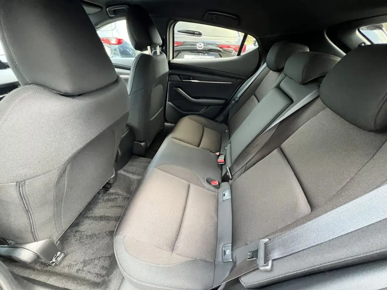 Mazda 3 e-SKY-G 122PS M-HYBRID Autom. EXCLUSIVE-LINE — معرض صور السيارة 19