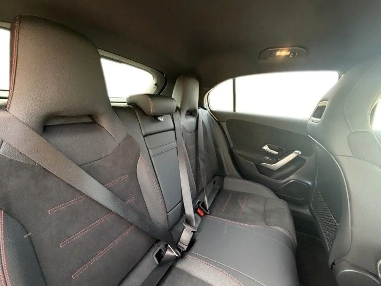 Mercedes-Benz A 250 e — Vehicle gallery 12