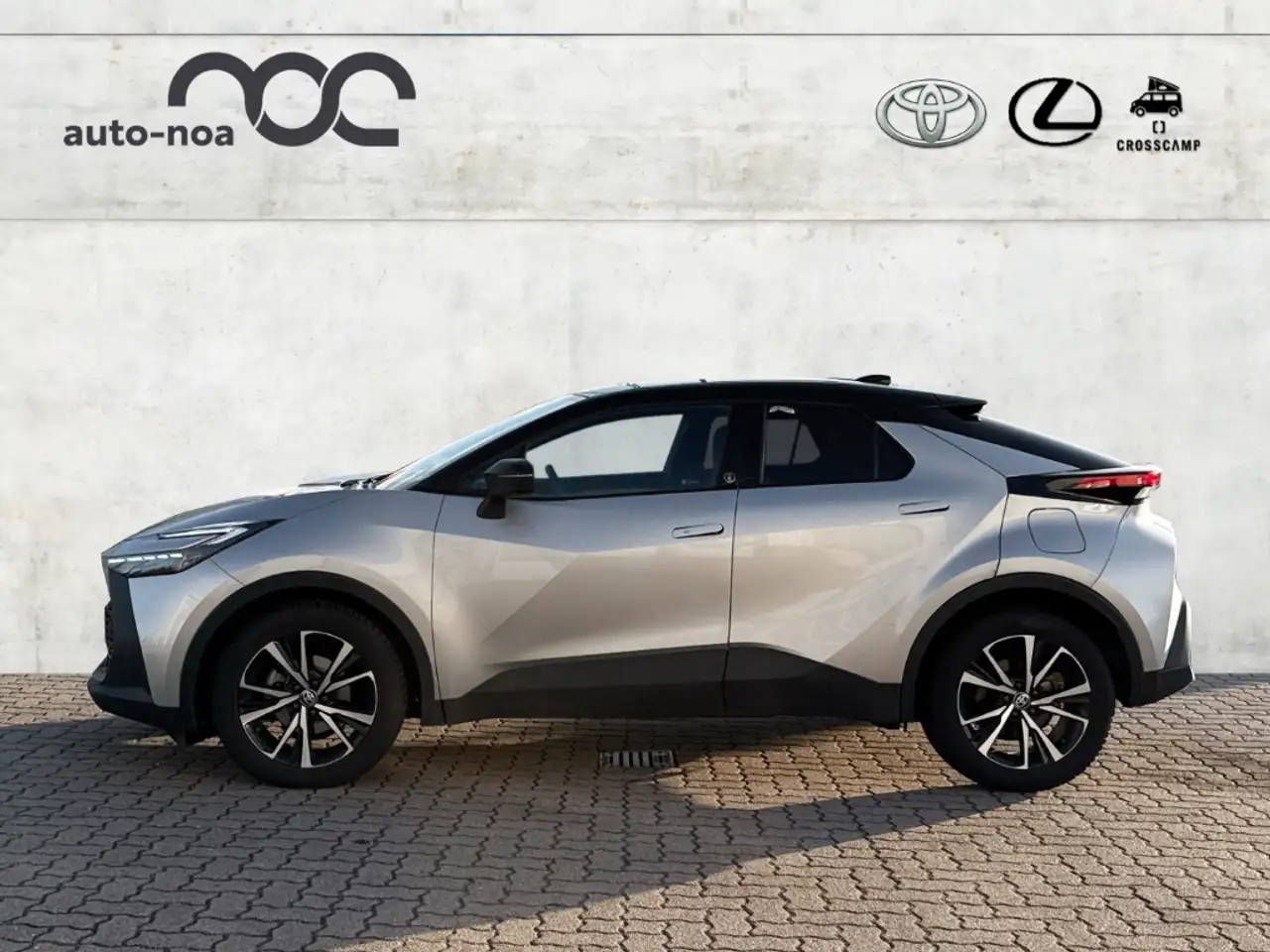 Toyota C-HR Hybrid FWD Team Deutschland Navi LED ACC El. Heckk — Vehicle gallery 3