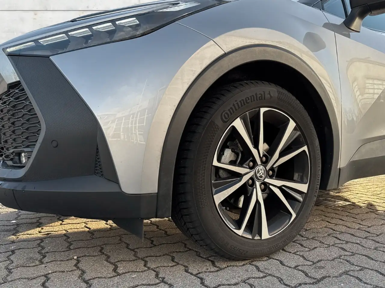 Toyota C-HR Hybrid FWD Team Deutschland Navi LED ACC El. Heckk — Vehicle gallery 6