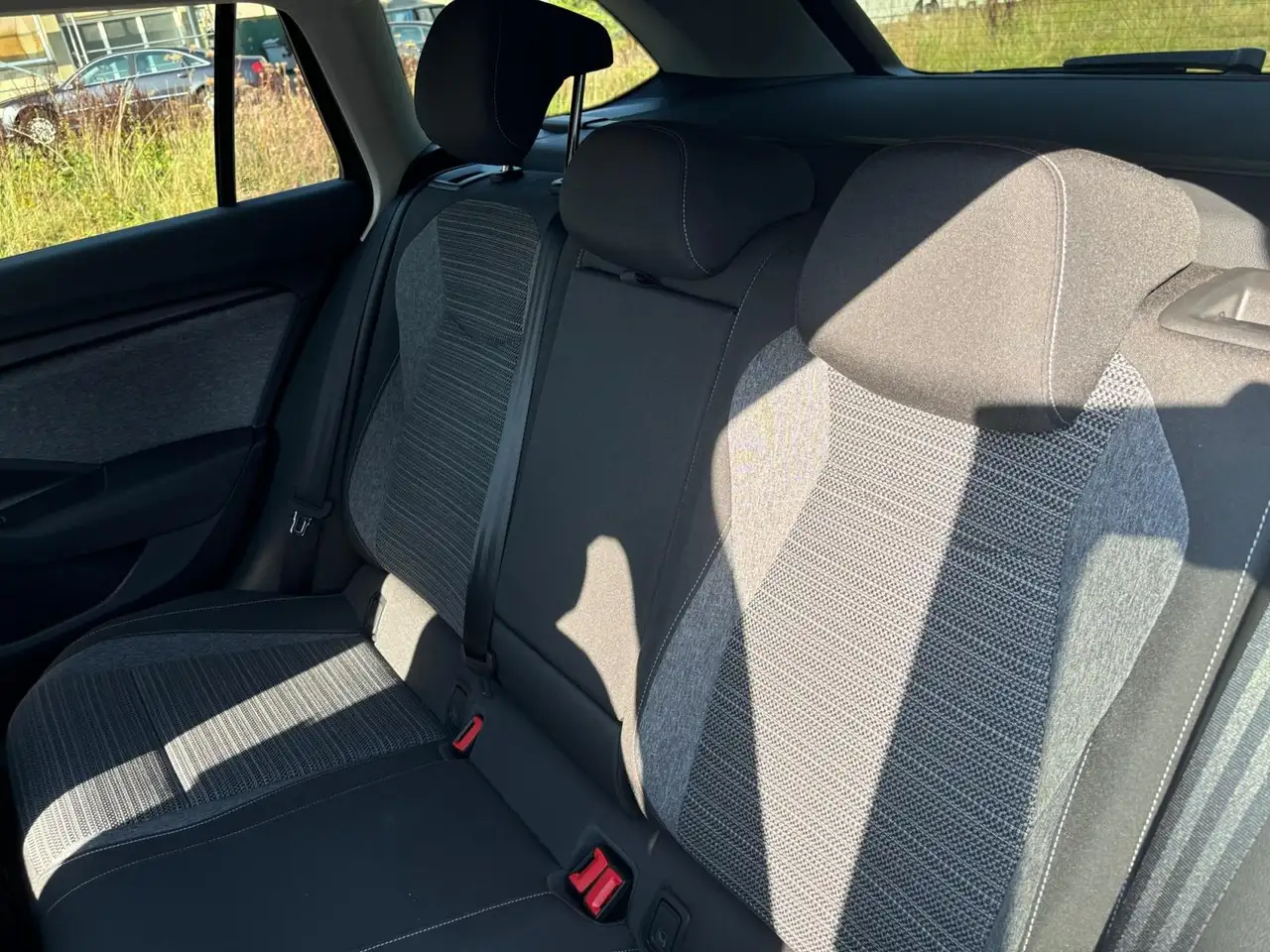 Skoda Superb Combi SELECTION 1.5 TSI mHEV 150 PS PDC+ — Galerie du véhicule 11