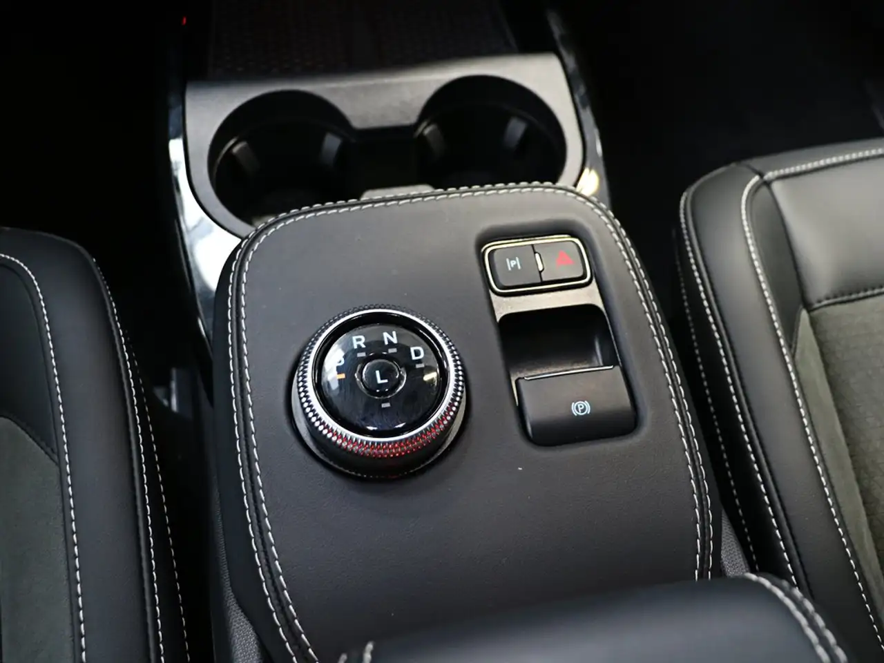 Ford Mustang Mach-E GT AWD Rango extendido — معرض صور السيارة 31
