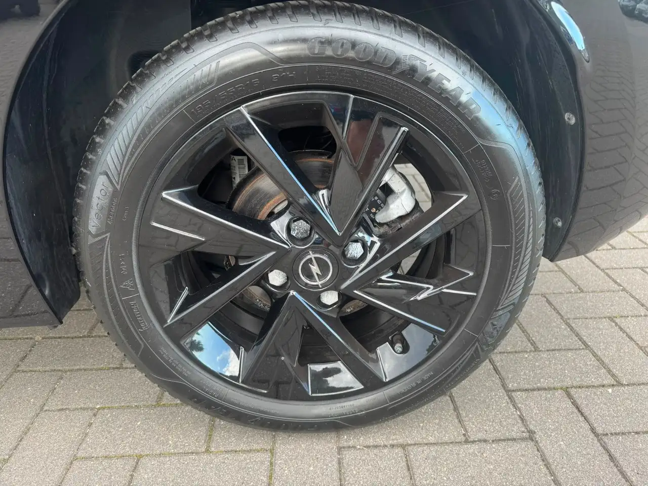Opel Corsa F 1.2 GS-Line KAMERA LENKRADHEIZUNG NAVI — Galería del vehículo 22