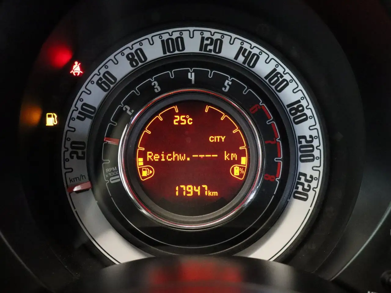 Fiat 500 Hybrid*Klima*Bluetooth* — Galería del vehículo 14