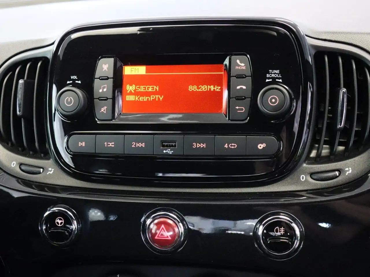 Fiat 500 Hybrid*Klima*Bluetooth* — Galería del vehículo 7